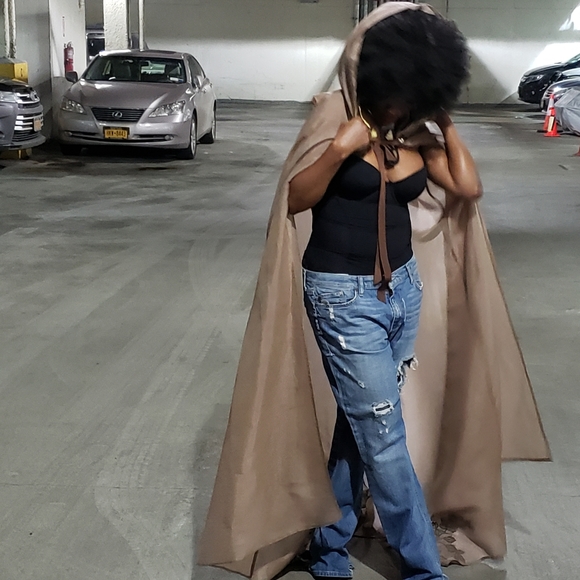 Pre-owned Cape - Picture 5 of 7